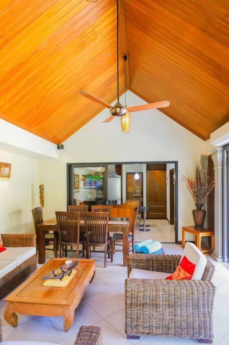 Villa Tropicale Balinaise Intimiste غراند بايَ المظهر الخارجي الصورة